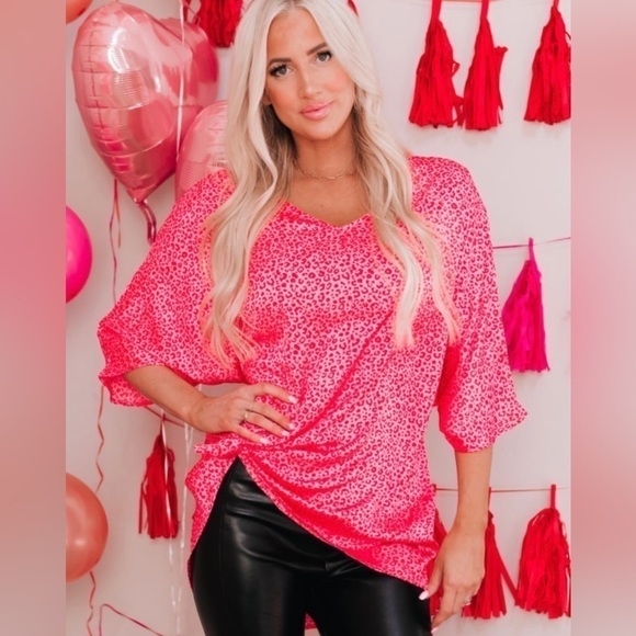 PINK CHEETAH PRINT OVERSIZED DOLMAN SLEEVE V NECK TOP Size Small - Picture 4 of 9